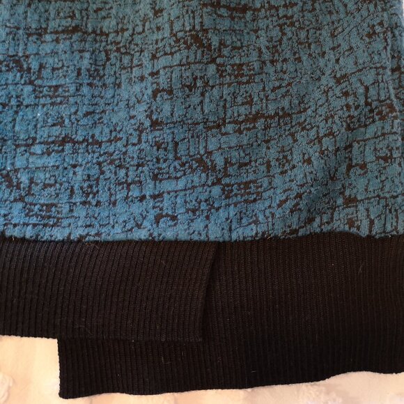 Le Chateau Women's lightweight sweater/shirt in Blue & Black Size XL - Picture 5 of 8